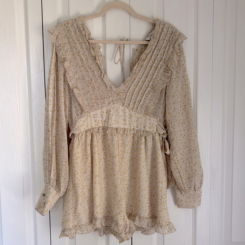 Storia Cream Floral Ruffled Long Sleeve Romper